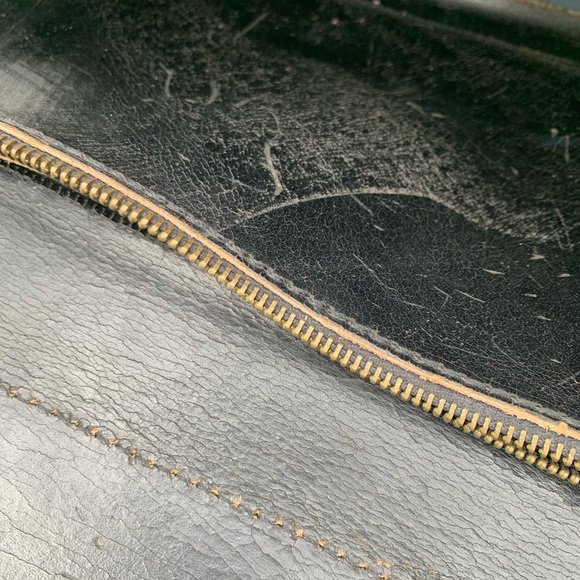 Gorgeous vintage genuine leather black cross body bag - Picture 11 of 16